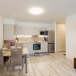 Pod Vinicou With Balcony Apartamento