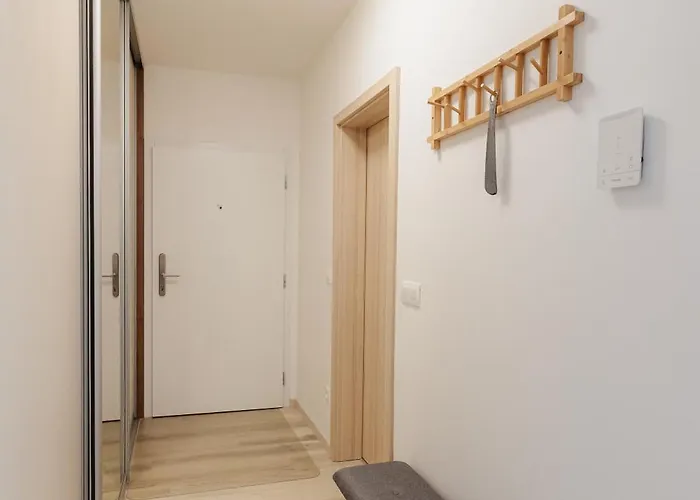 Pod Vinicou With Balcony شقة