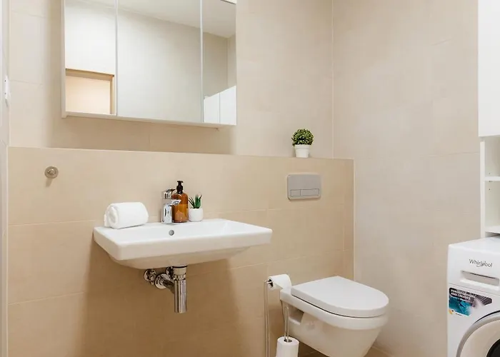 شقة Pod Vinicou With Balcony