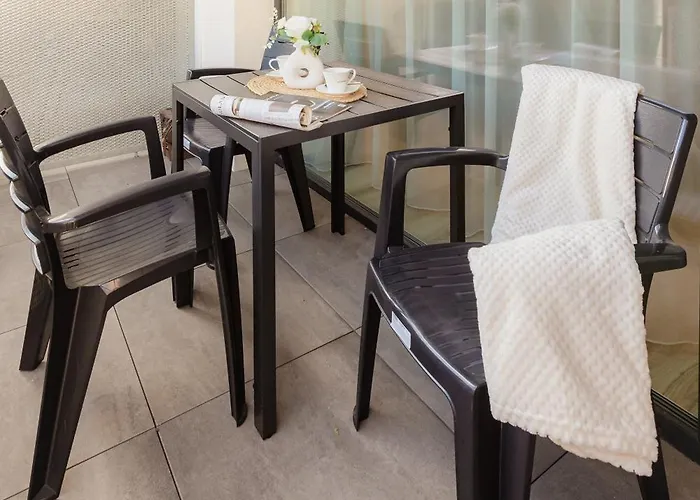 Pod Vinicou With Balcony شقة